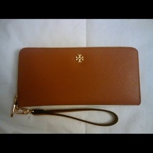 Authentic Tory Burch zip wallet