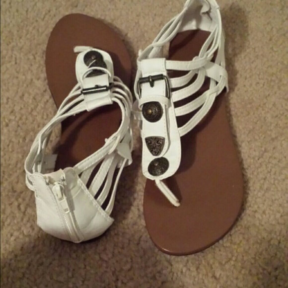 🚫***SOLD***🚫Body Central Sandles