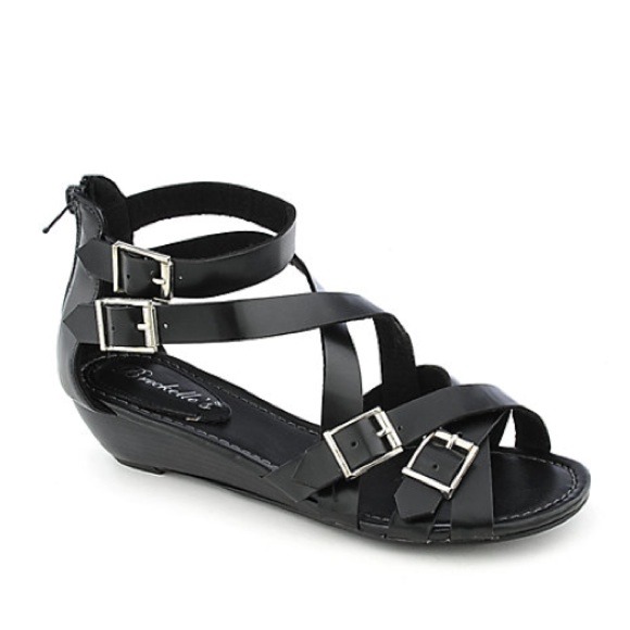 Cute strappy black sandal