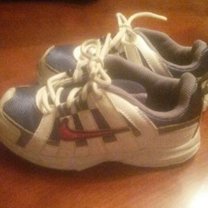 Nike shoes size 9 toddler