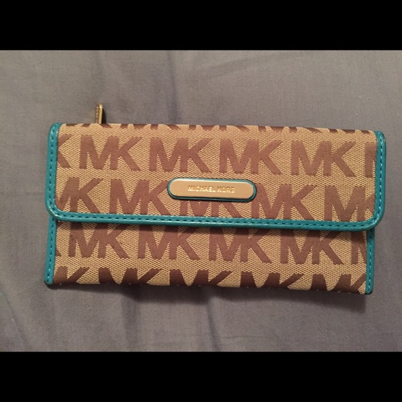 Michael kors wallet