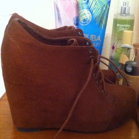 Booties size 7 - Picture 2 of 3