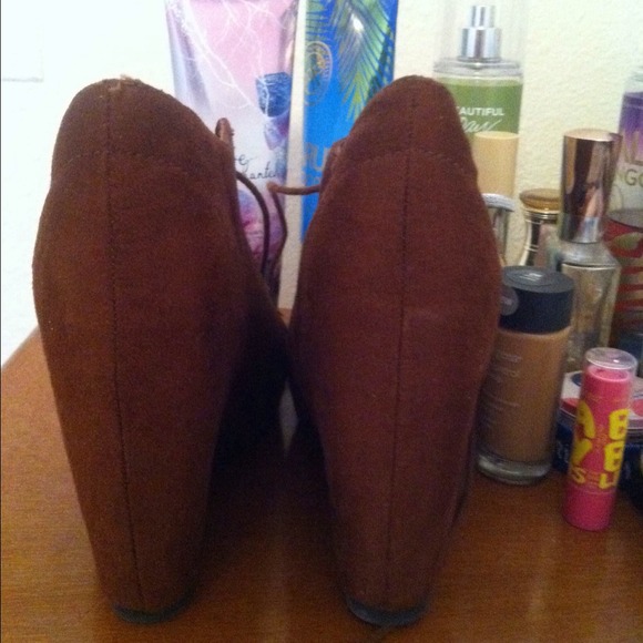 Booties size 7 - Picture 3 of 3