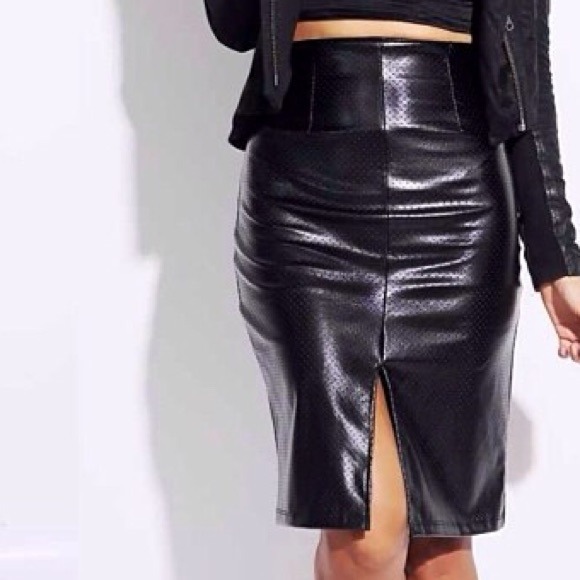 Vegan leather skirt - Picture 3 of 3