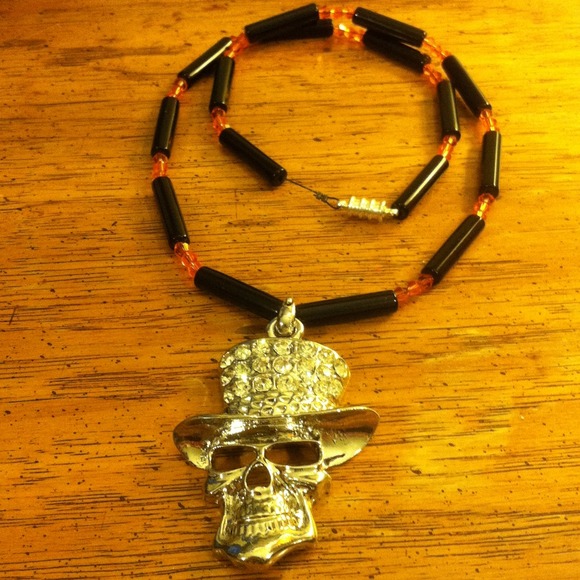 On Hold------10/31/14 Host Pick Skull Necklace - Picture 3 of 3