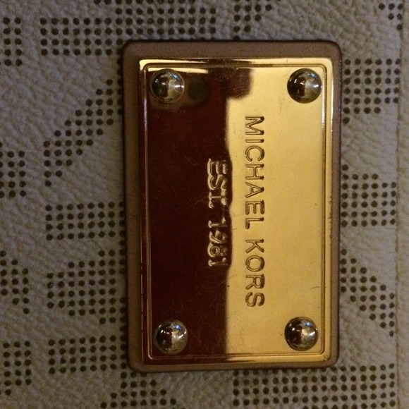 Michael kors wristlet - Picture 4 of 4