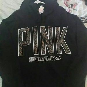 Iso! Looking for this in a medium! Victoria secret