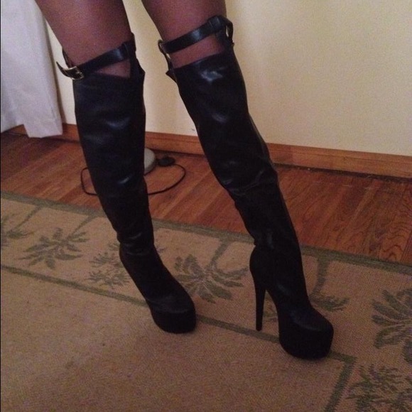 Windsor knee high boots size 8