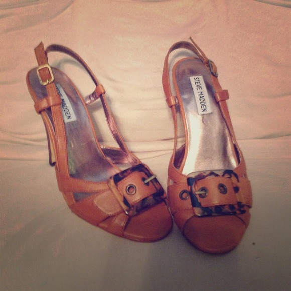 Size 7 Steve Madden sling back, peep toe shoes