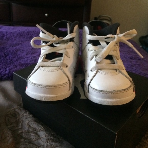 Air Jordan Retro VI White/Infrared - Picture 2 of 4