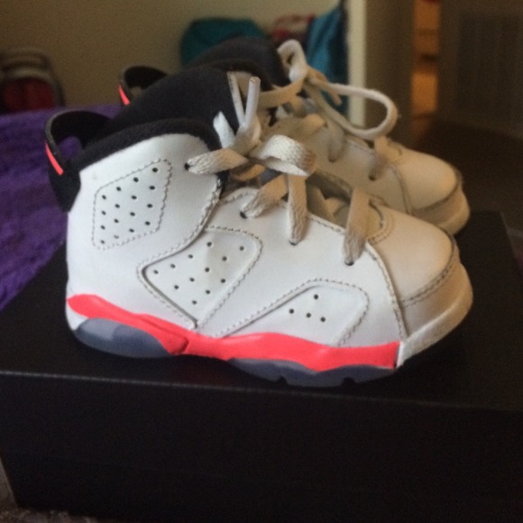 Air Jordan Retro VI White/Infrared - Picture 3 of 4