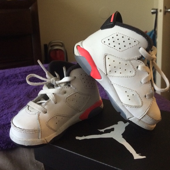 Air Jordan Retro VI White/Infrared - Picture 4 of 4