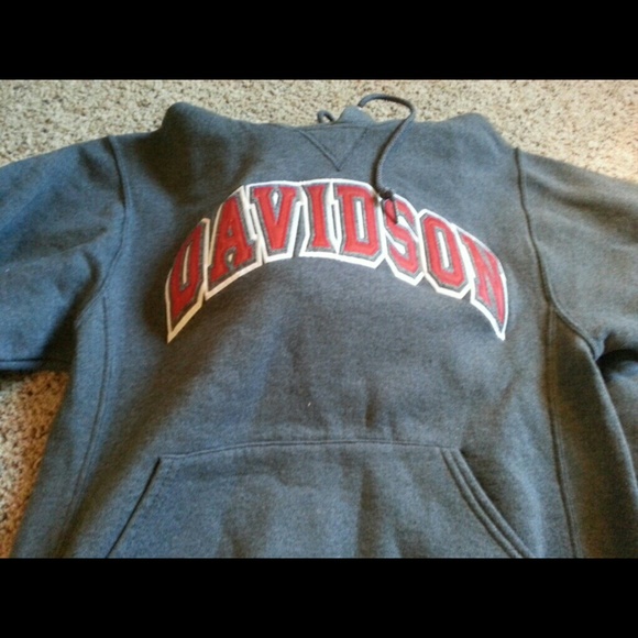 Davidson College size small sweatshirt