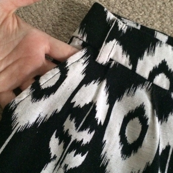 Black & White Ikat Print Linen Skirt - Picture 3 of 4