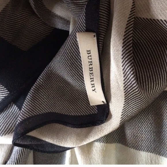 Authentic burberry silk scarf REDUCED ✅‼️