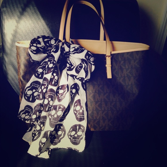 Michael Kors Jet Set Tote (NICE!)