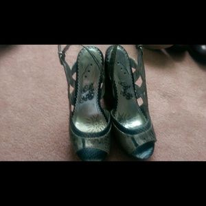 Naughty monkey wedges