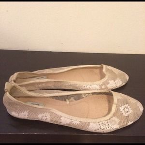 Cream Floral Lace Flats