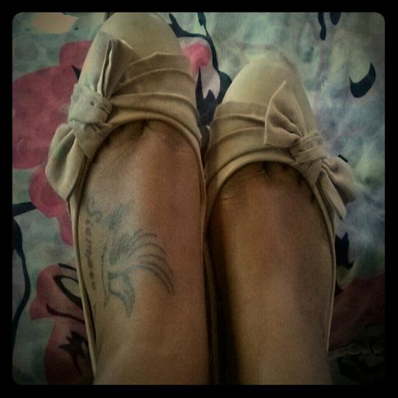 Nude ballerina flats