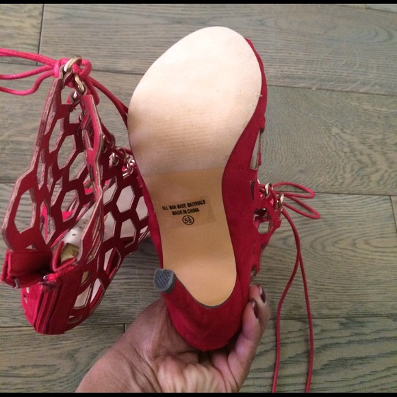 Shoes - Picture 4 of 4