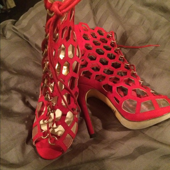 Shoes - Picture 2 of 4