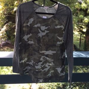 🚫Sold in bundle🚫 Camo baseball tee