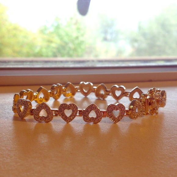 💕 Beautiful gold tone & silver hearts bracelet 💞