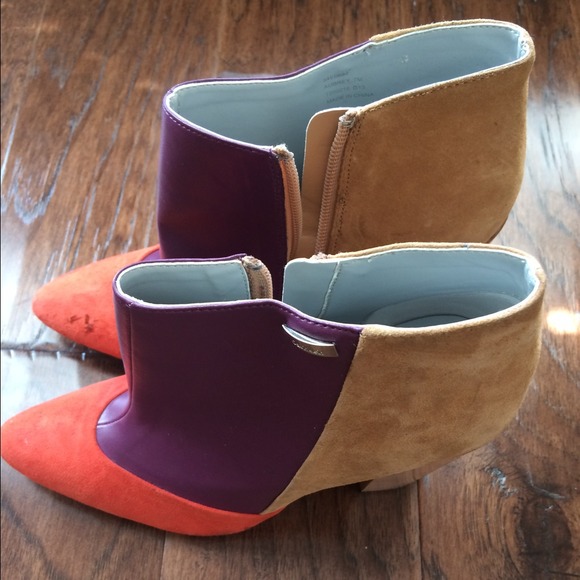 Calvin Klein 'Aubrey' booties! (Sz 7) - Picture 2 of 4