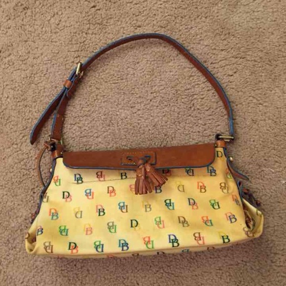 Dooney and Bourke purse in great condition