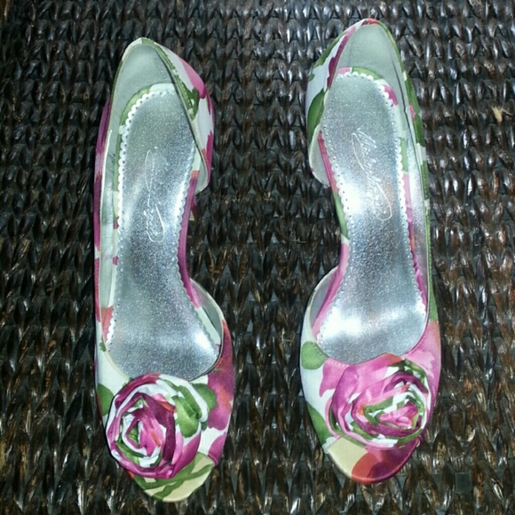 ❌SOLD❌Peeptoe Shoes