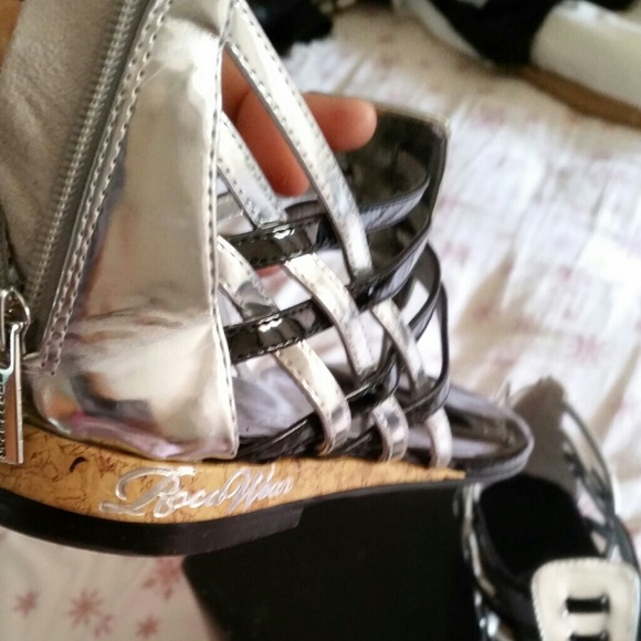 Sandles - Picture 2 of 4