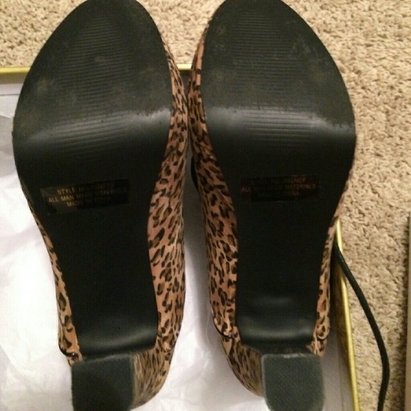 ❌SOLD❌Leopard Booties - Picture 4 of 4