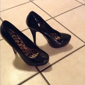 *SOLD* Shoedazzle Patent Leather Pump