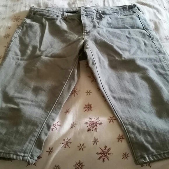 Grey capris