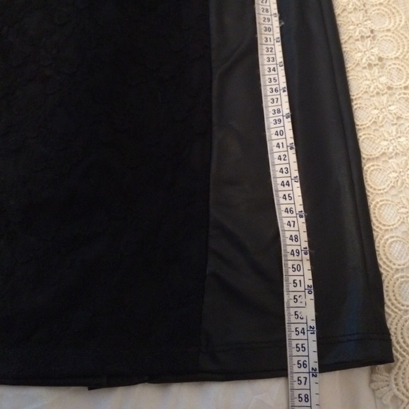 Faux leather black skirt - Picture 4 of 4