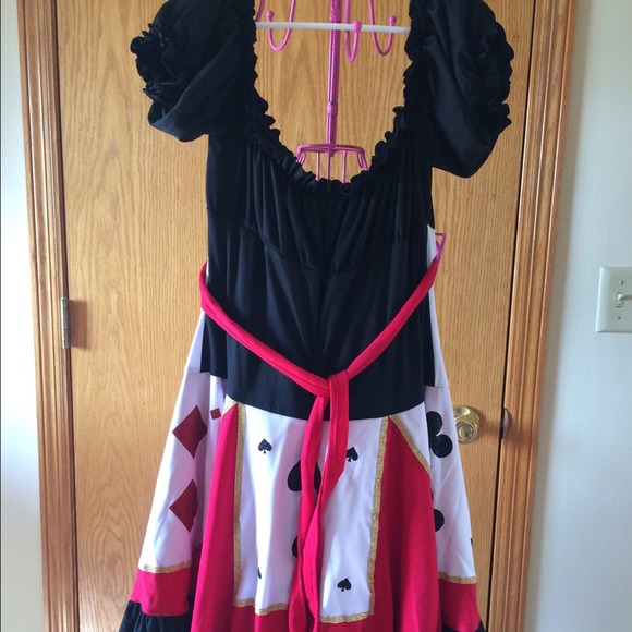 Queen of Hearts costume - Picture 4 of 4
