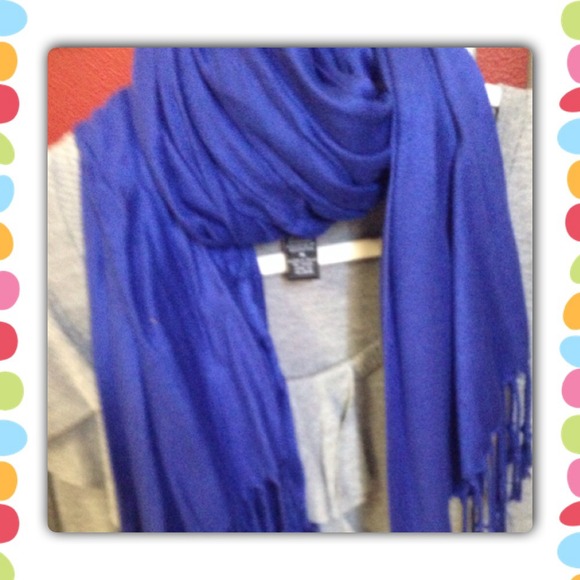 ❤️REDUCED Scarf❤️ - Picture 2 of 3