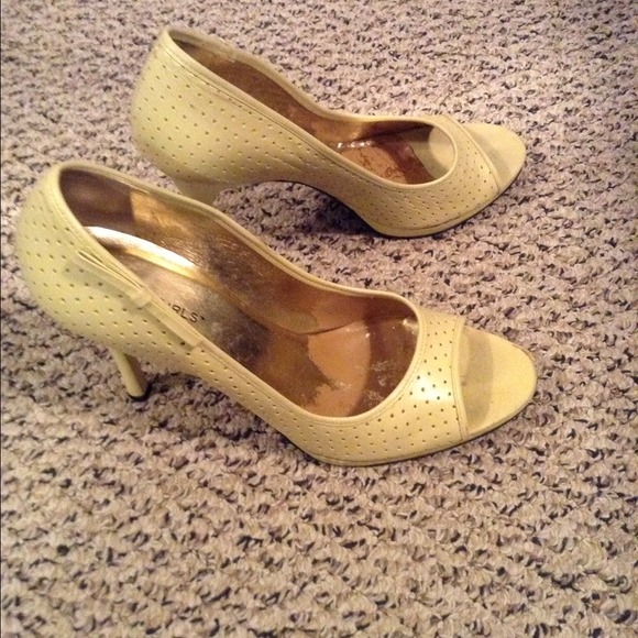 BCBG Yellow Perforated Pump with Bow Detail