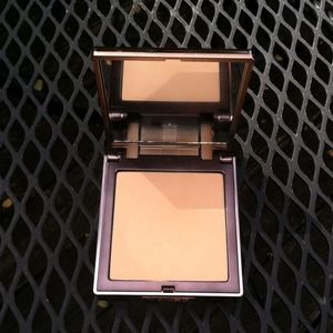 Urban Decay Pressed Finishing Powder
