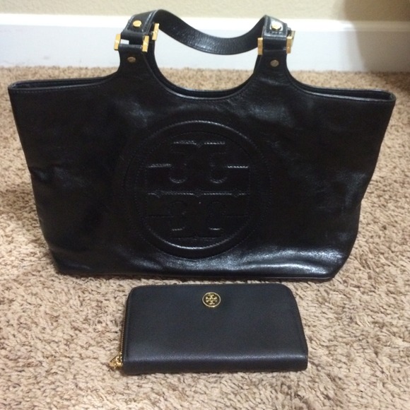 Tory Burch Clutches & Wallets - BRAND NEW Tory Burch handbag