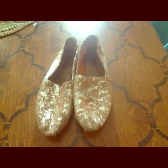 Toms leather and metallic shoes