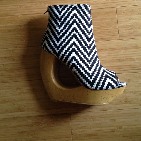 Natalia printed cut wedge ankle peep toe boots