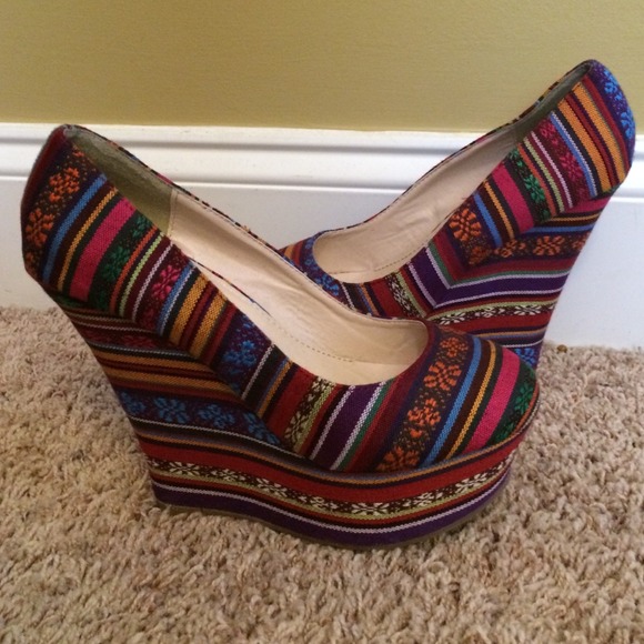 Multi color wedge size 7