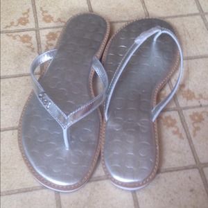 coach flip flops