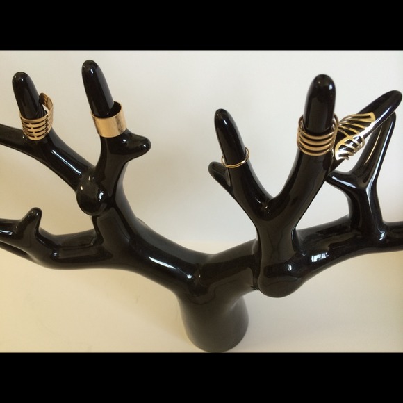 Accessories - Nwot - set if 5 gold rings