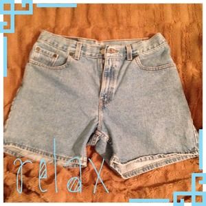 Levi's Light Denim Shorts - Size 10