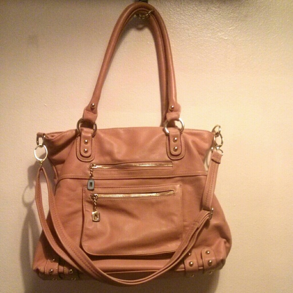 Shoe Dazzle Handbags - Shoe Dazzle baby pink bag