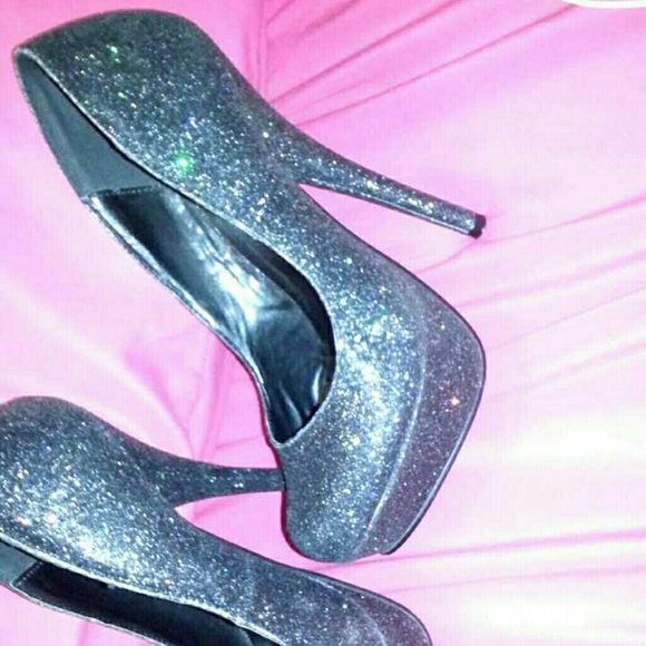 Black sparkled heels