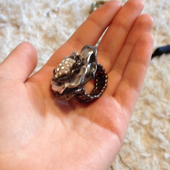 Flower ring - Picture 2 of 2