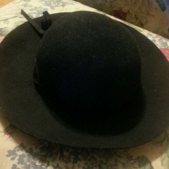 Black circle brim hat